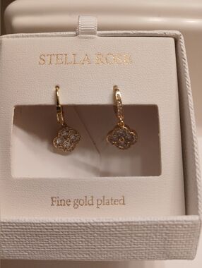 New Gold-Plated Floral Drop Earrings in Gold